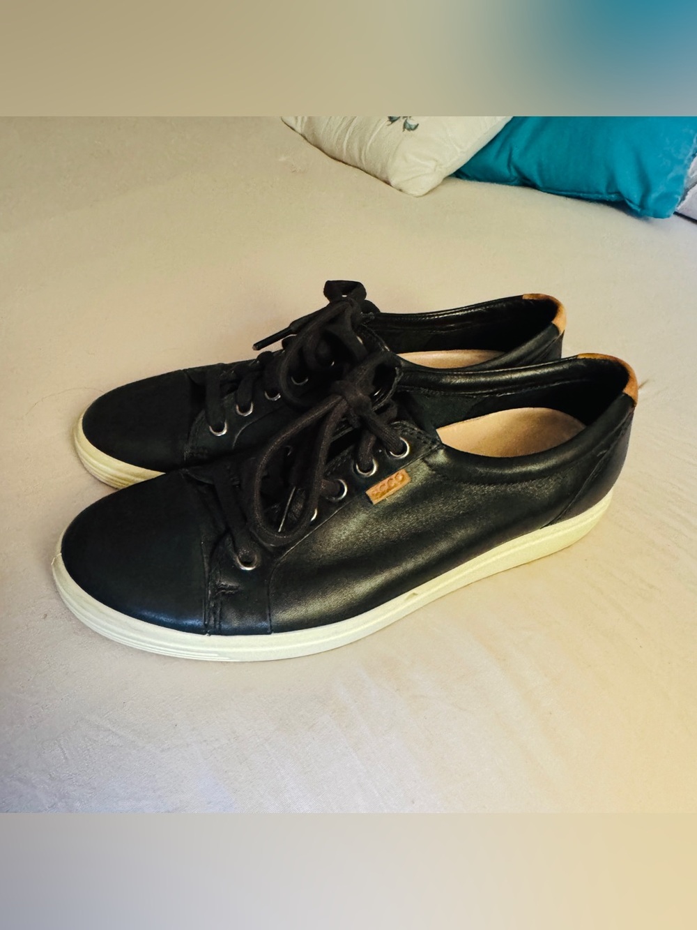 Ecco Women's Black Leather Lace-Up Sneakers with White Sole Women’s 39